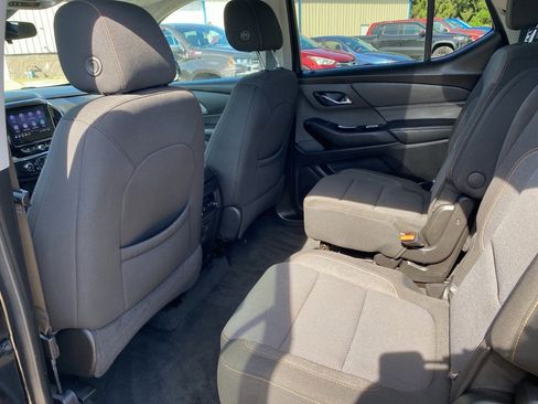 Certified 2020 Chevrolet Traverse LT w/ Driver Confidence II Package image 20