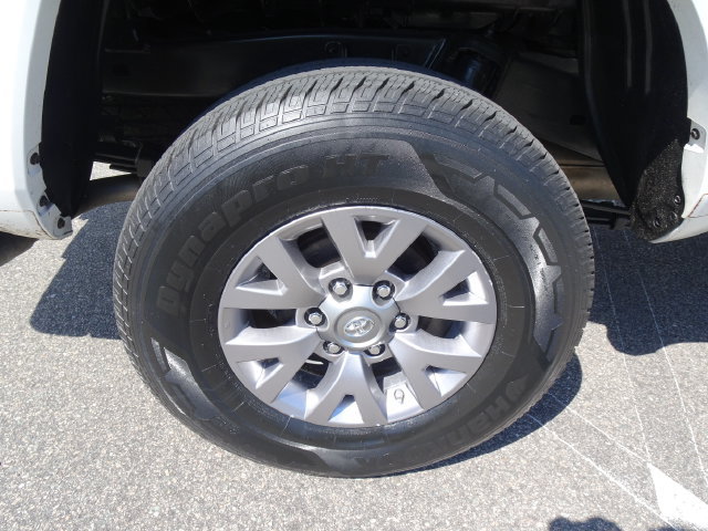Used 2018 Toyota Tacoma SR5 AWD/4WD image 30