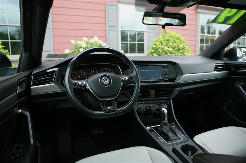 Used 2019 Volkswagen Jetta R-Line FWD image 10