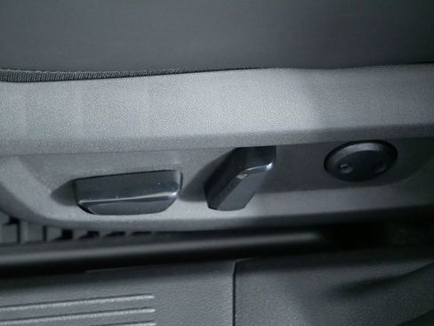 Used 2025 Nissan Rogue Platinum image 18