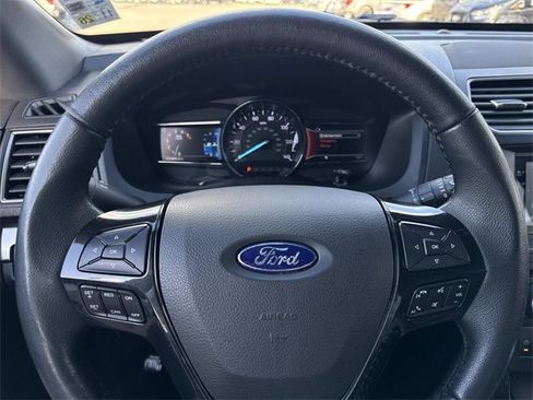 Used 2018 Ford Explorer XLT w/ Equipment Group 202A image 26