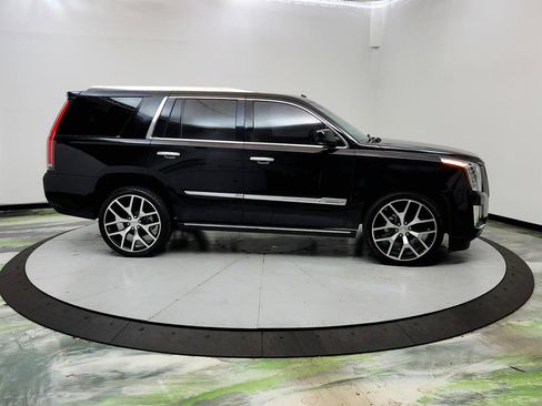 Used 2015 Cadillac Escalade Premium image 4