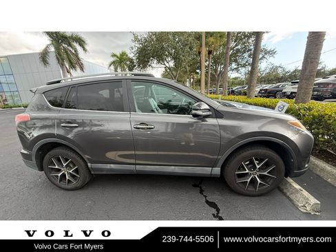 Used 2017 Toyota RAV4 SE FWD image 1
