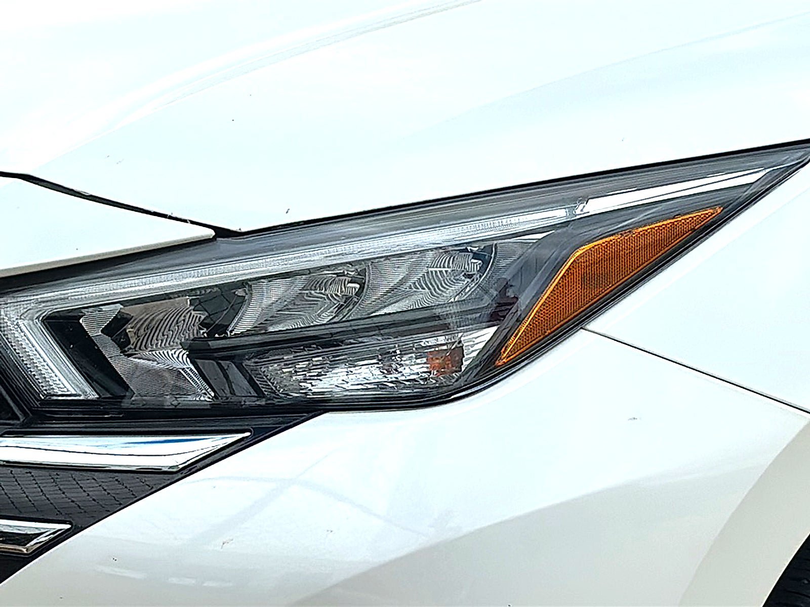 Used 2025 Nissan Versa SV w/ Trunk Package FWD image 4