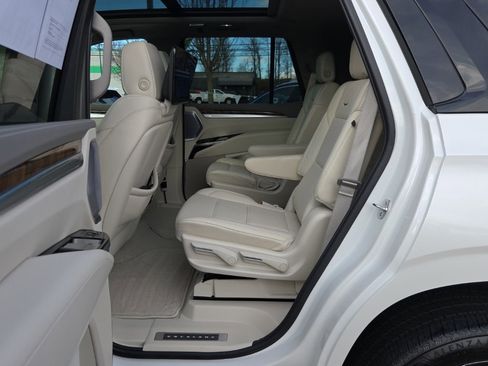 Used 2025 Cadillac Escalade Sport Platinum image 5