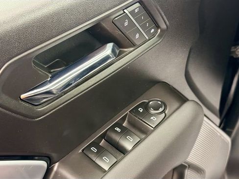 Used 2024 Chevrolet Colorado Z71 w/ Z71 Convenience Package 2 AWD/4WD image 17