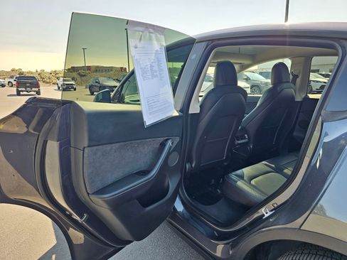 Used 2021 Tesla Model Y Long Range AWD/4WD image 16