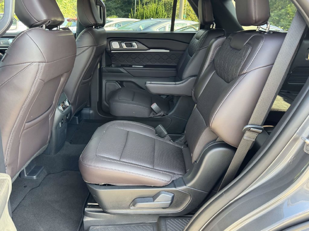 Certified 2026 Ford Explorer Platinum w/ LUX Leather Package AWD/4WD image 19
