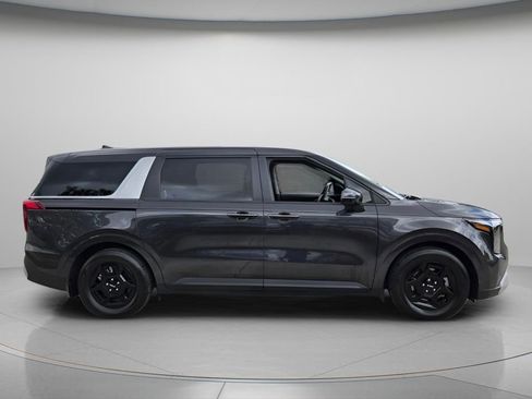 Used 2026 Kia Carnival FWD image 3