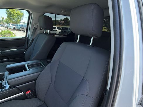 Used 2022 Toyota Tundra SR5 w/ SR5 Convenience Package AWD/4WD image 17