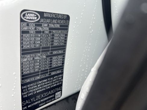 Used 2025 Land Rover Range Rover Velar Dynamic SE image 18