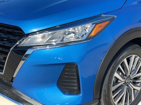 Used 2024 Nissan Kicks SV image 11