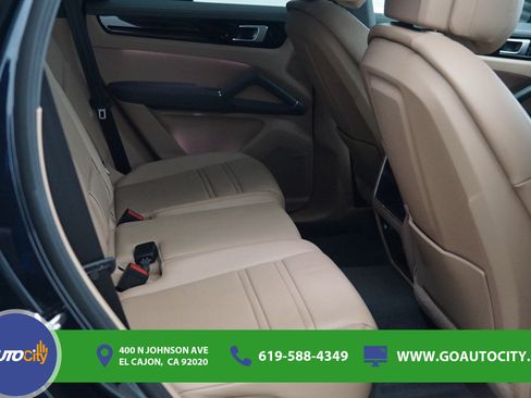 Used 2020 Porsche Cayenne AWD/4WD image 13