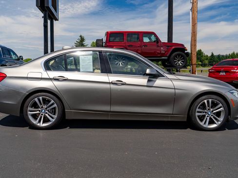 Used 2018 BMW 330i Sedan w/ Premium Package RWD image 8