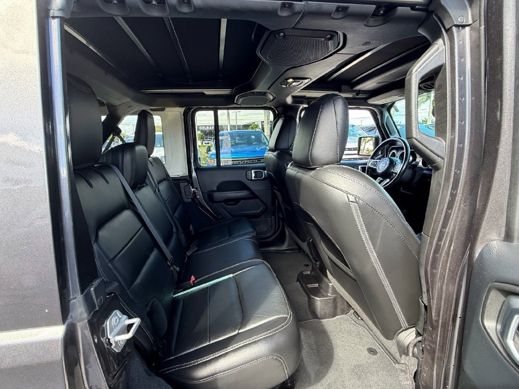 Used 2018 Jeep Wrangler Unlimited Sahara AWD/4WD image 15