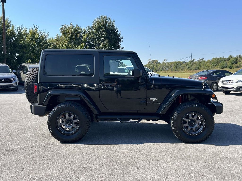Used 2015 Jeep Wrangler Sahara w/ Connectivity Group AWD/4WD image 8