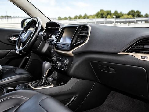 Used 2015 Jeep Cherokee Limited AWD/4WD image 17