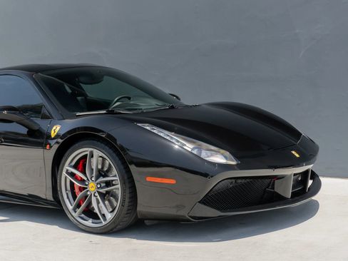 Used 2018 Ferrari 488 GTB RWD image 43