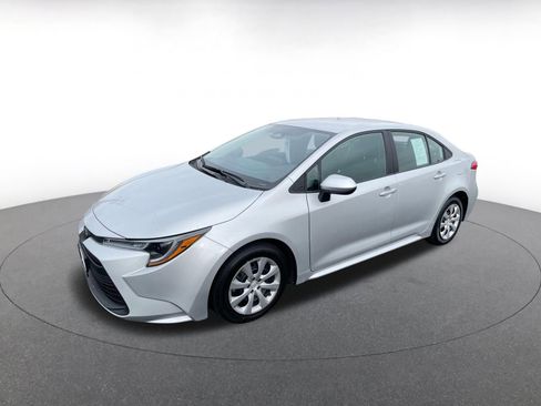 Used 2025 Toyota Corolla LE image 4