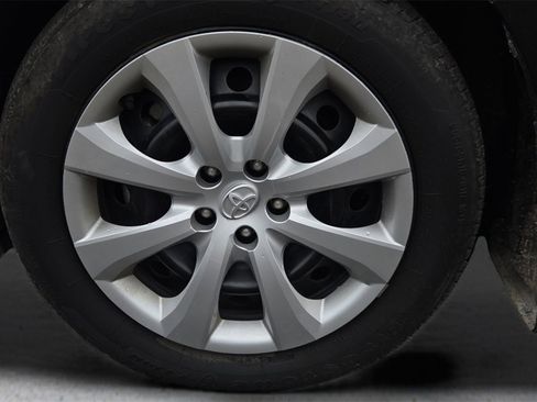 Used 2025 Toyota Corolla LE image 32