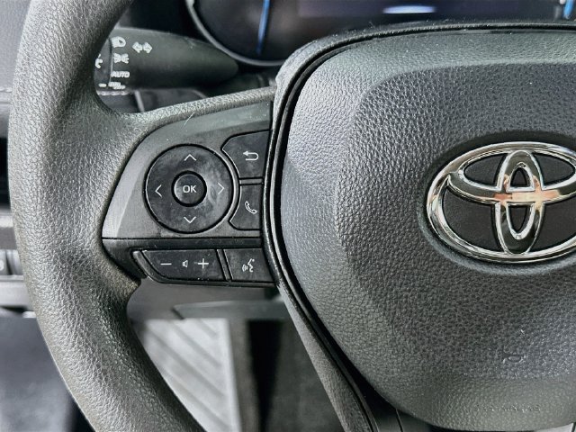 Used 2025 Toyota RAV4 XLE AWD/4WD image 19
