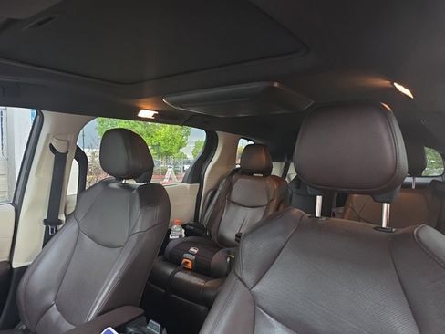 Used 2023 Toyota Sienna Platinum AWD/4WD image 11