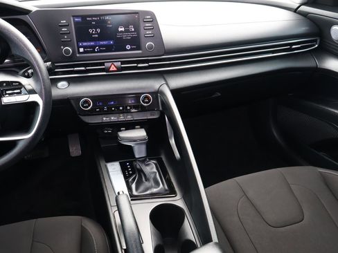 Used 2021 Hyundai Elantra SEL FWD image 10