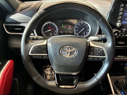 Used 2022 Toyota Highlander XSE AWD/4WD image 25