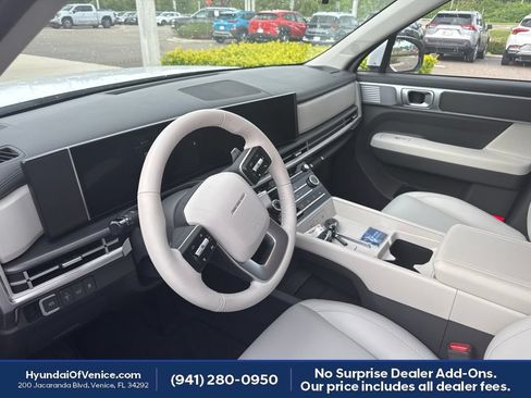 Used 2026 Hyundai Santa Fe SE FWD image 2