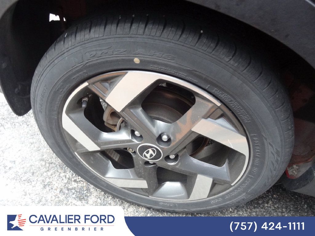 Used 2022 Hyundai Venue SEL FWD image 9