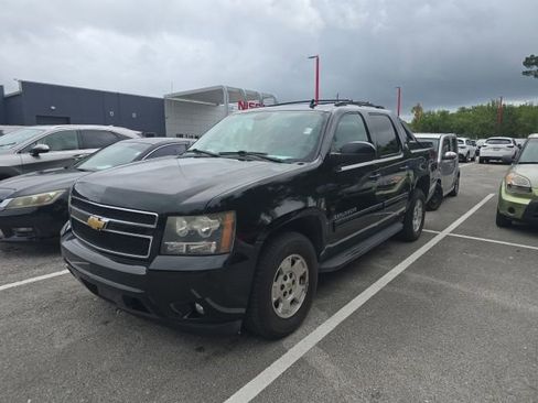 Used 2013 Chevrolet Avalanche LS RWD image 2