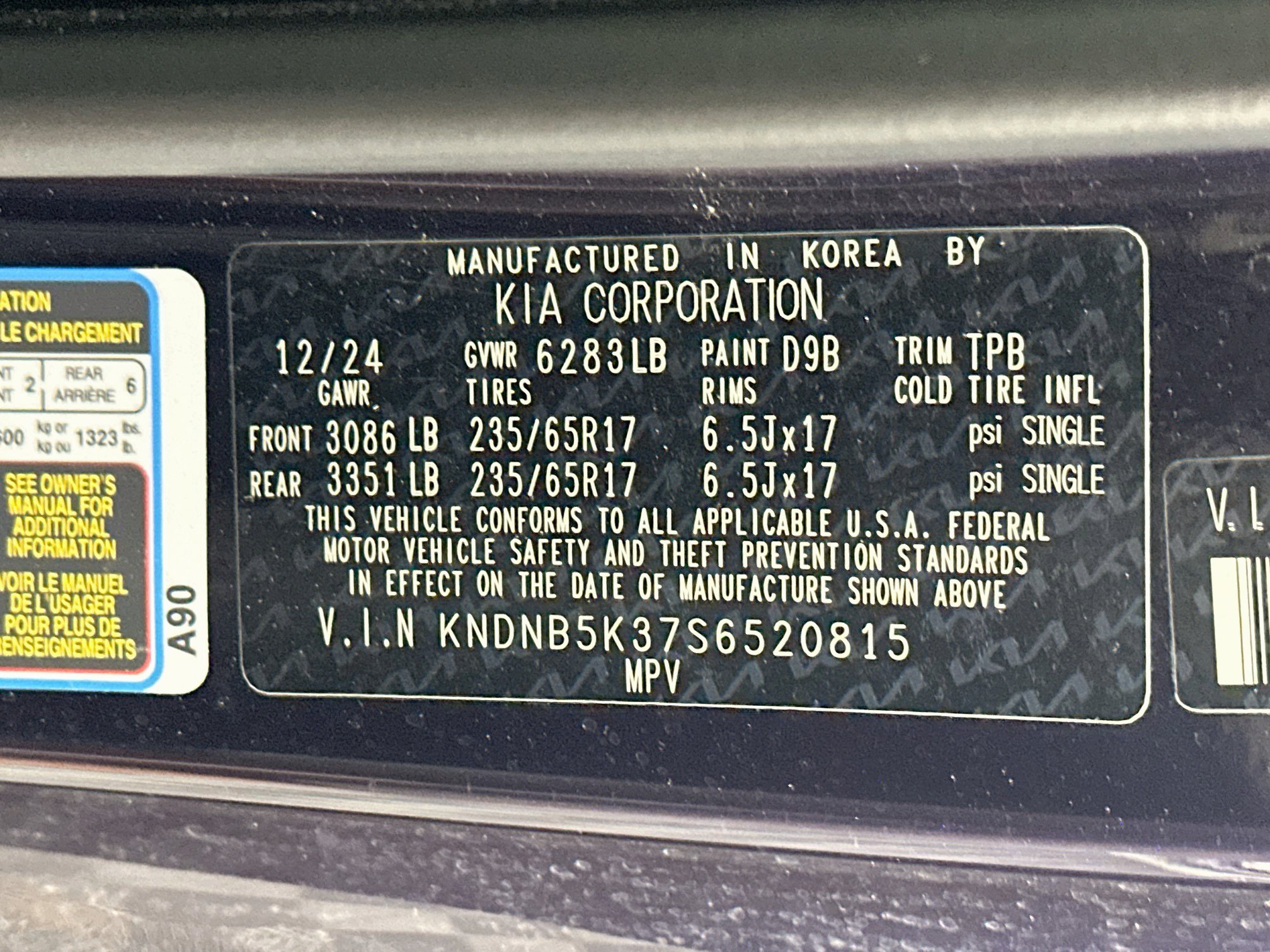 Used 2025 Kia Carnival FWD image 12
