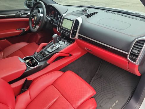 Used 2016 Porsche Cayenne GTS AWD/4WD image 28