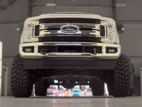 Used 2019 Ford F250 XLT w/ XLT Value Package AWD/4WD image 3