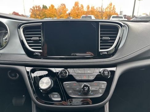 New 2026 Chrysler Pacifica Limited w/ S Appearance Package image 16