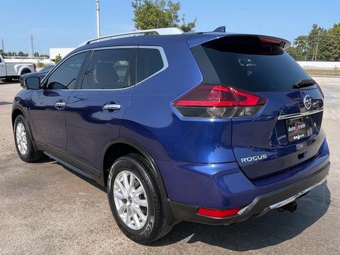 Used 2018 Nissan Rogue SV w/ Sun & Sound Touring Package AWD/4WD image 3