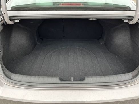 Certified 2022 Hyundai Elantra Limited image 12