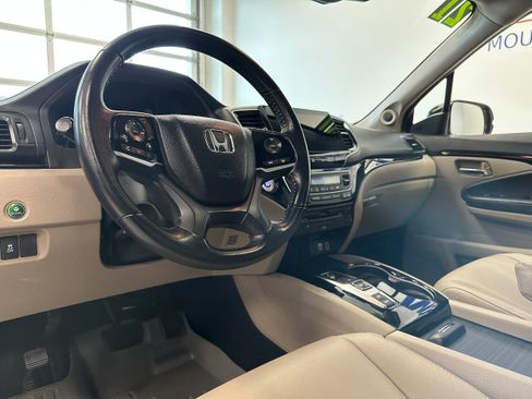 Used 2021 Honda Pilot Touring image 9