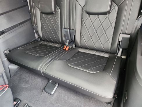 Used 2025 Volkswagen Atlas SEL Premium R-Line AWD/4WD image 36