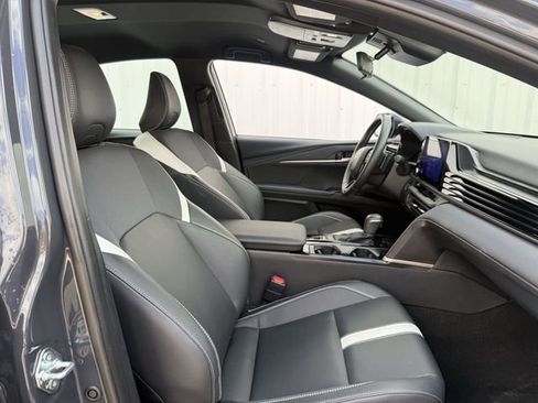 Used 2025 Toyota Camry SE image 30