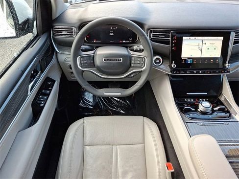 Used 2022 Jeep Wagoneer Series III w/ Premium Group I image 15