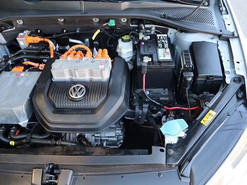 Used 2015 Volkswagen e-Golf Limited Edition FWD image 38