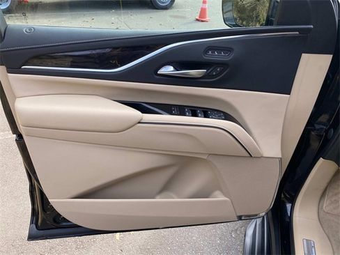 Used 2023 Cadillac Escalade Premium Luxury w/ Performance Package image 13