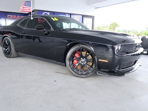 Used 2016 Dodge Challenger SRT Hellcat RWD image 3