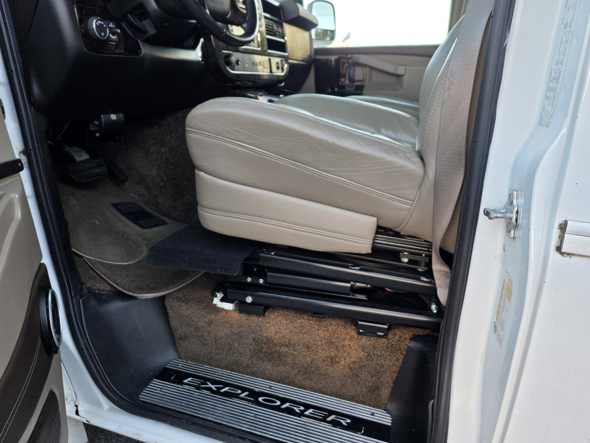 Used 2020 Chevrolet Express 2500 Extended w/ Enhanced Convenience Package RWD image 14