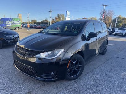 Used 2020 Chrysler Pacifica Touring w/ S Appearance Package