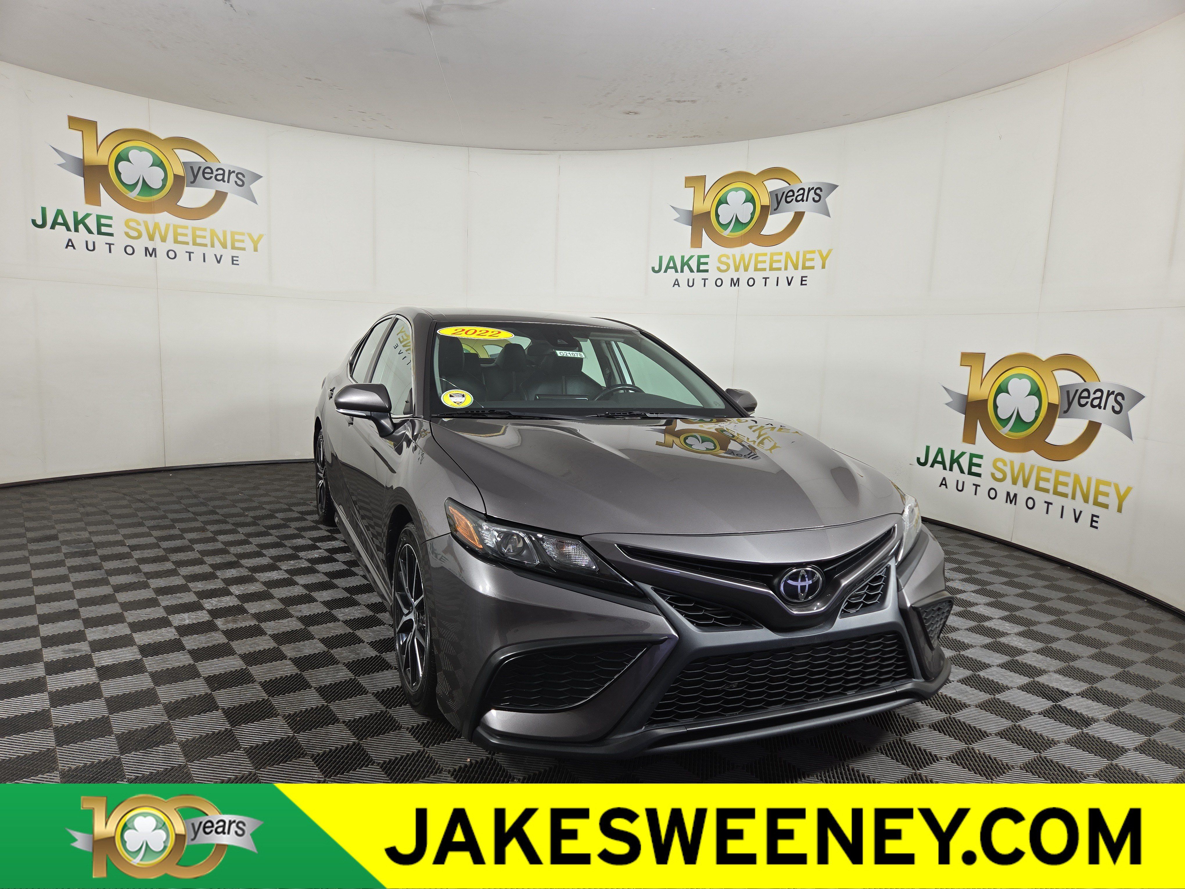 Used 2022 Toyota Camry SE FWD image 1