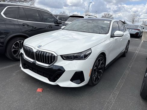 Certified 2024 BMW 530i w/ Executive Package image 12