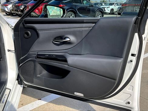 Certified 2025 Lexus ES 300h w/ Premium Package image 22