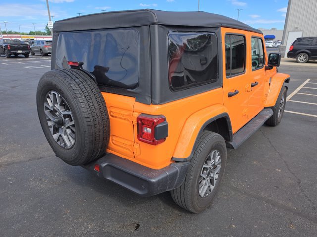 Used 2025 Jeep Wrangler Unlimited Sahara w/ Safety Group AWD/4WD image 3